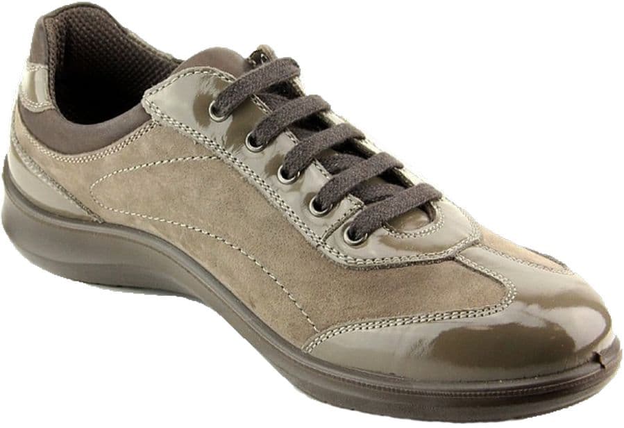 Ralf Ringer Lady Grand 884108ОК Весна-Лето 2015 Ralf Ringer Lady Grand 884108ОК Весна-Лето 2015Полуботинки<br>Эти женские полуботинки из весенне-летней коллекции RALF RINGER смотрятся необычно и интересно за счет комбинирования одинаковых по цвету, но р...<br><br>Цвет: Зеленый<br>Размер RU: 39<br>Пол: Женский<br>Возраст: Взрослый<br>Сезон: Деми<br>Материал верха: Лак<br>Материал подкладки: Текстиль<br>Материал подошвы: ПУ