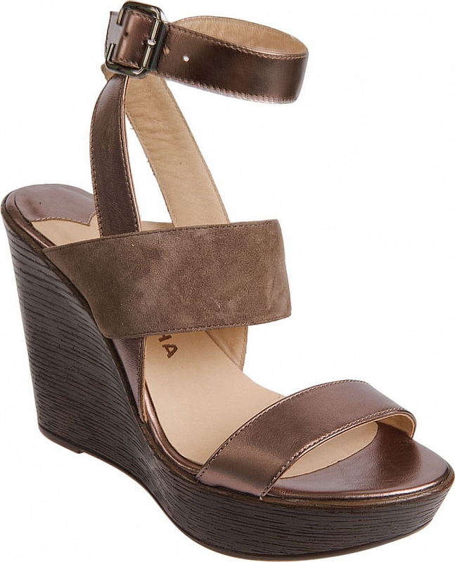 Ralf Ringer Style 719001ПН Весна-Лето 2015 Ralf Ringer Style 719001ПН Весна-Лето 2015Босоножки<br><br><br>Цвет: Серебристый<br>Размер RU: 37<br>Пол: Женский<br>Возраст: Взрослый<br>Сезон: Лето<br>Материал верха: Кожа<br>Материал подкладки: Кожа<br>Материал подошвы: ТЭП