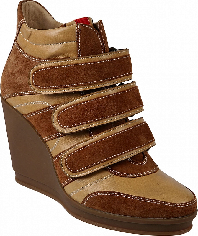Ralf Ringer Style 979204РЖ Весна-Лето 2015 Ralf Ringer Style 979204РЖ Весна-Лето 2015Ботинки<br>Представленные женские ботинки – настоящий хит 2015 года. Модель выполнена из контрастной кожи разных фактур, имеет высокую устойчивую плат...<br><br>Цвет: Оранжевый<br>Размер RU: 40<br>Пол: Женский<br>Возраст: Взрослый<br>Сезон: Деми<br>Материал верха: Кожа<br>Материал подкладки: Кожа<br>Материал подошвы: ТПУ