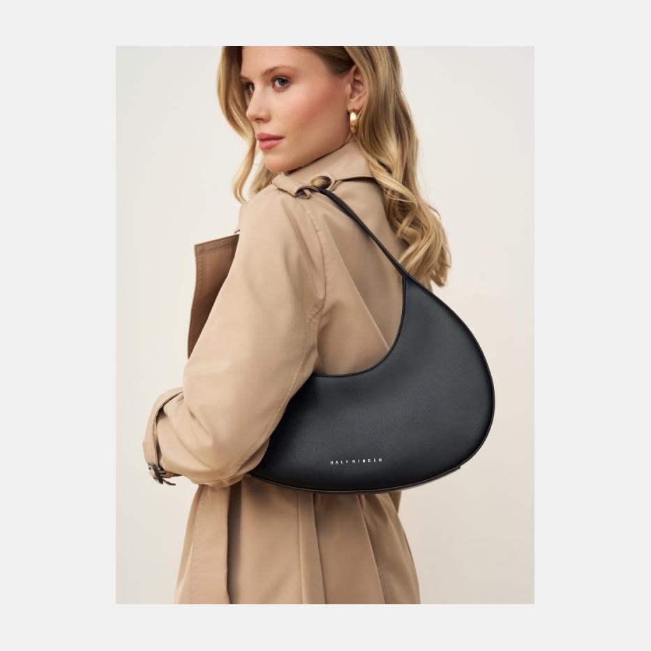 АУГС318300 Сумка женская натуркожа 330х60х250черная 15990₽