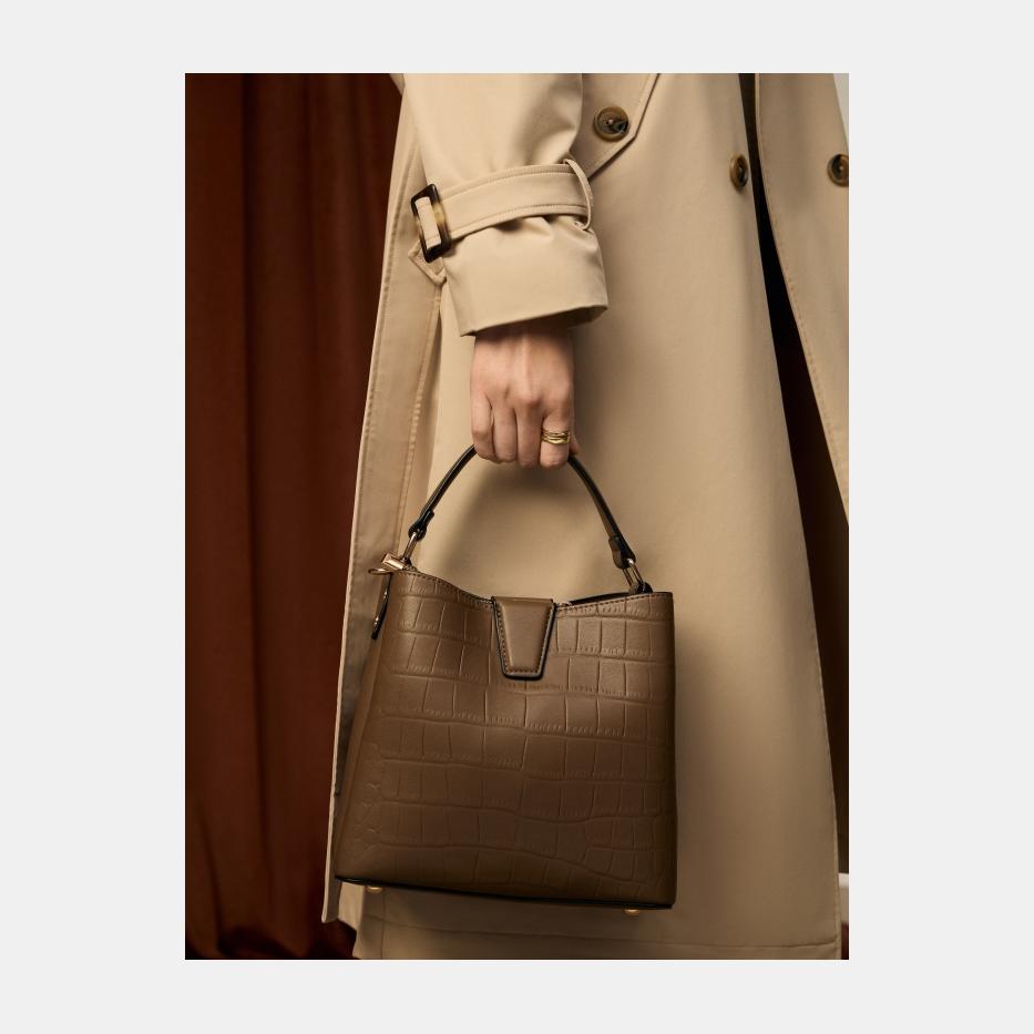 АУГС333700 Сумка женская искусственная ко жа230x110x210серо-коричневая 6990₽