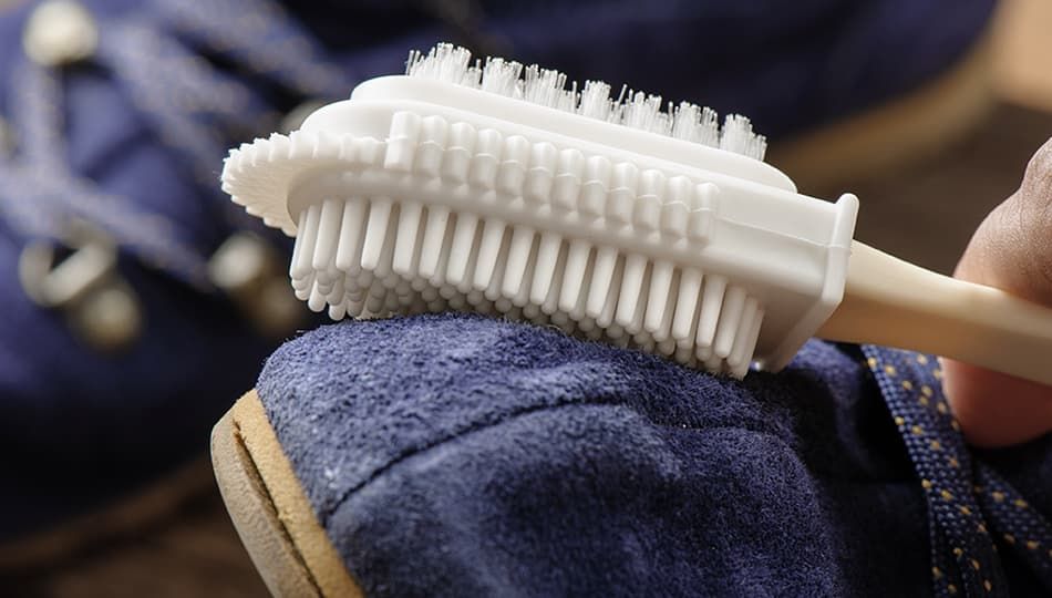 как мыть замшевую обувь